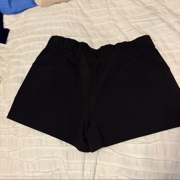 On the Fly Short Black - Picture 3 of 4